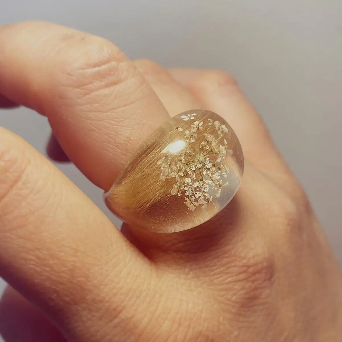 Anillo Ango cabello, brillo y flor